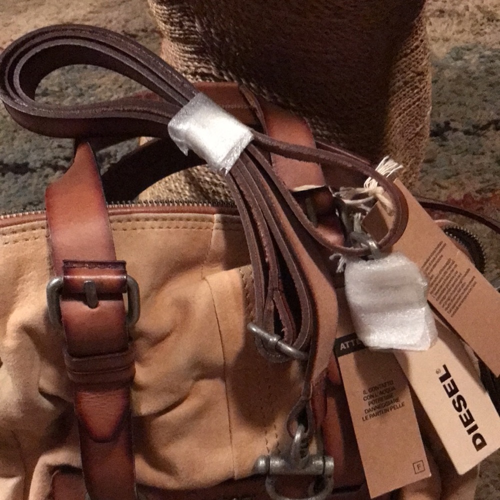 Diesel “Girls in the loop” suede bag Beautiful! - Picture 7 of 12